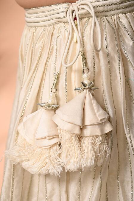 Buy_Priyanka Jain_Ivory Chanderi, Organza Sequins French Knot Embroidered Blouse Lehenga Set 