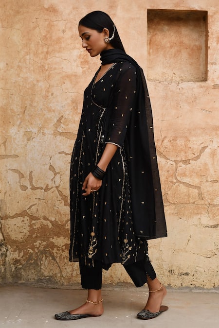 Deep Thee_Black Chanderi Sequins, Zari V-neck Embroidered Angrakha Set _Online_at_Aza_Fashions