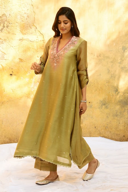 Label Niti Bothra Green Silk Embroidery V-neck Ombre Bodice V Kurta And Palazzo Set Online at Aza Fashions Label Niti Bothra_Green Silk Embroidery V-neck Ombre Bodice V Kurta And Palazzo Set _Online_at_Aza_Fashions