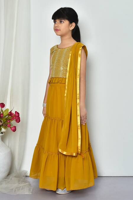 Banana Bee_Yellow Georgette Embroidered Threadwork Blouse Tiered Lehenga Set _at_Aza_Fashions