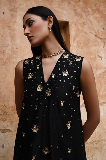 Deep Thee_Black Chanderi Embroidery V-neck Dress _Online_at_Aza_Fashions