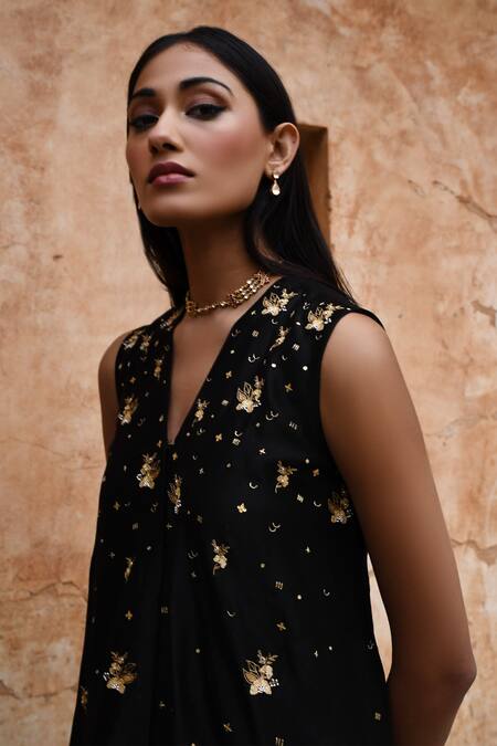 Buy_Deep Thee_Black Chanderi Embroidery V-neck Dress _Online_at_Aza_Fashions