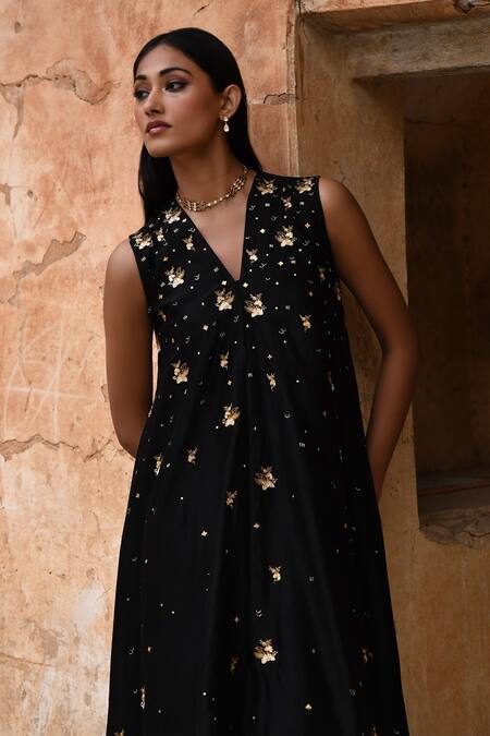 Shop_Deep Thee_Black Chanderi Embroidery V-neck Dress _Online_at_Aza_Fashions