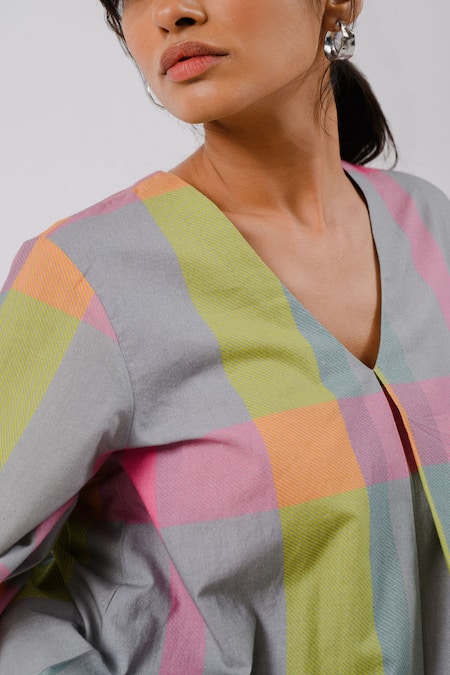 Tussah By Siddhi Shah Grey Cotton Printed Checkered V Neck Kurta Online at Aza Fashions Tussah By Siddhi Shah_Grey Cotton Printed Checkered V Neck Kurta _Online_at_Aza_Fashions