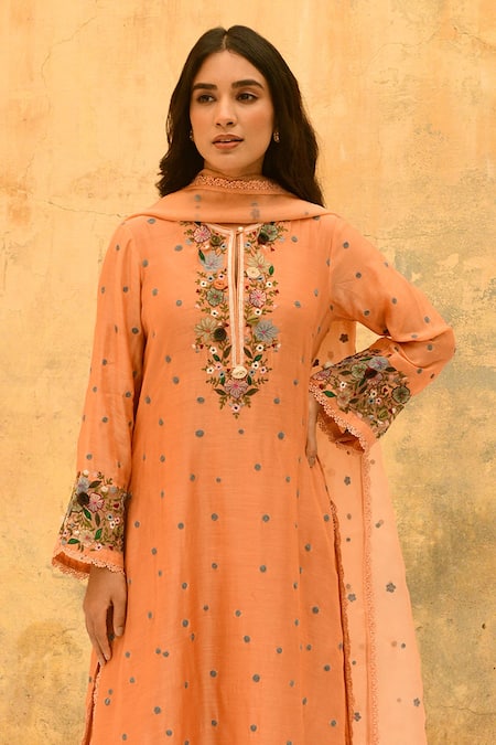 Label Niti Bothra Peach Silk, Handloom Cotton Embroidery, Lace Round Rosette And Flower Kurta Set Online at Aza Fashions Label Niti Bothra_Peach Silk, Handloom Cotton Embroidery, Lace Round Rosette And Flower Kurta Set _Online_at_Aza_Fashions