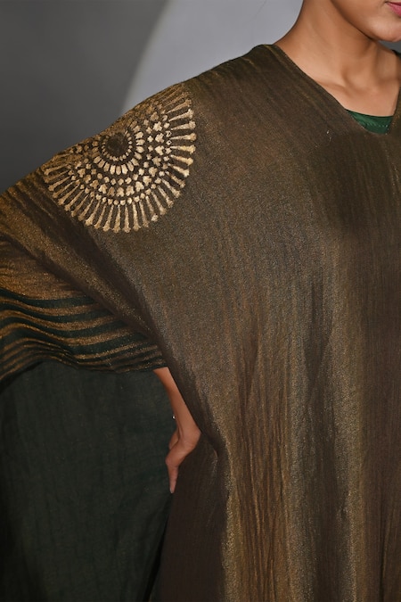 Buy_Jyoti Sachdev Iyer_Green Cupro And Pashmina Foil Cape V Neck & Jumpsuit Round & Set _Online_at_Aza_Fashions