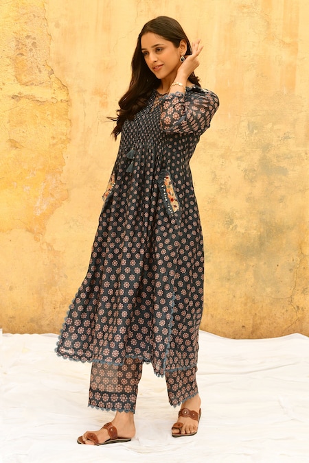 Long jacket open with matching kurta and pants – Megaan