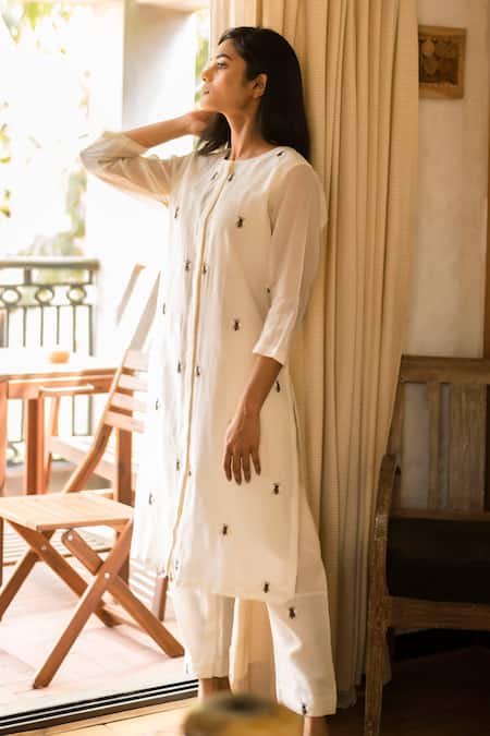 Buy Vaani Beswal Ivory Handloom Cotton, Chanderi Embroidery Round Neck Inera Straight Kurta Set Online at Aza Fashions Buy_Vaani Beswal_Ivory Handloom Cotton, Chanderi Embroidery Round Neck Inera Straight Kurta Set _Online_at_Aza_Fashions