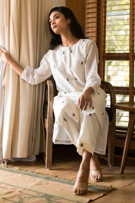 Shop Vaani Beswal Ivory Handloom Cotton, Chanderi Embroidery Round Neck Inera Straight Kurta Set Online at Aza Fashions Shop_Vaani Beswal_Ivory Handloom Cotton, Chanderi Embroidery Round Neck Inera Straight Kurta Set _Online_at_Aza_Fashions