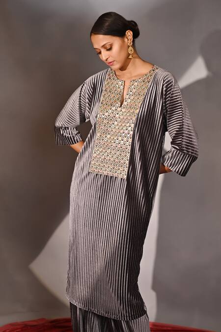 Buy_Jyoti Sachdev Iyer_Grey Silk Embroidery Split V-neck Pleated Kurta And Salwar Set _Online_at_Aza_Fashions