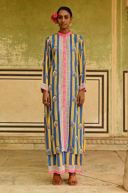 Swati Vijaivargie_Blue Silk Embroidery Mandarin Collar Gauri Long Kurta Set _Online_at_Aza_Fashions