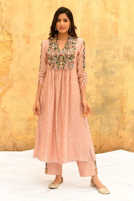Label Niti Bothra Pink Silk Embroidered Floral Scallop V Neck Applique Kurta With Pant