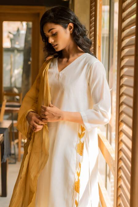 Buy Vaani Beswal Ivory Handwoven Malai Chanderi Applique Embroidered Eliza Kurta Trouser Set Buy_Vaani Beswal_Ivory Handwoven Malai Chanderi Applique Embroidered Eliza Kurta Trouser Set