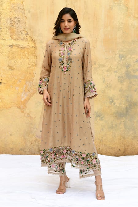 Label Niti Bothra_Ivory Silk, Bamboo Embroidery, Lace Round Neck Flower And Rosette Kurta Set _Online_at_Aza_Fashions