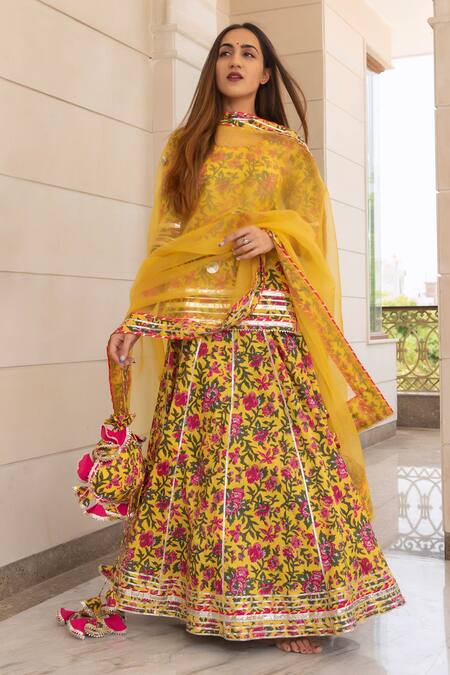 Pomcha Jaipur Yellow Dupatta Organza, Kurta And Skirt Cotton, Lining Nitara Print Set Online at Aza Fashions Pomcha Jaipur_Yellow Dupatta Organza, Kurta And Skirt Cotton, Lining Nitara Print Set _Online_at_Aza_Fashions