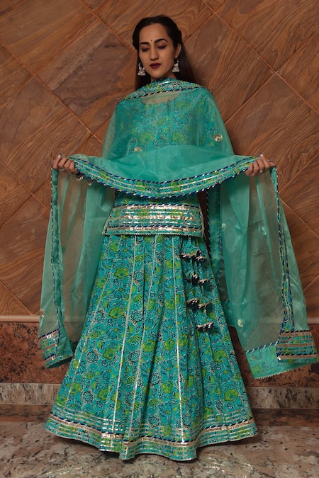 Pomcha Jaipur_Green Dupatta Organza, Kurta And Skirt Cotton Kalakriti Flower Print Set _Online_at_Aza_Fashions