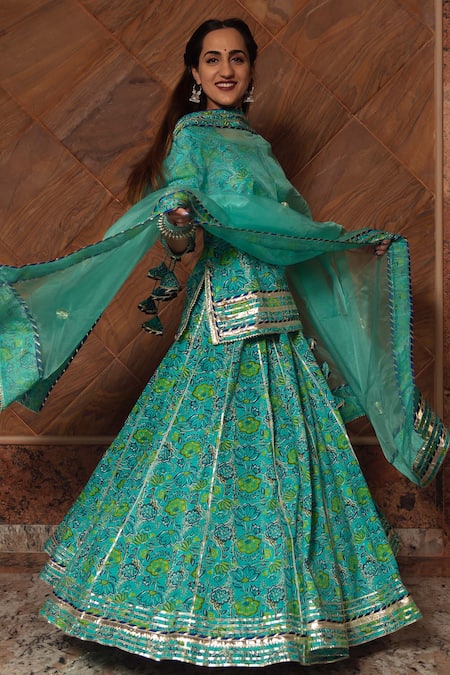 Shop_Pomcha Jaipur_Green Dupatta Organza, Kurta And Skirt Cotton Kalakriti Flower Print Set _Online_at_Aza_Fashions