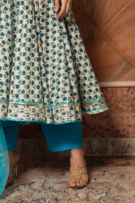 Buy_Pomcha Jaipur_Blue Floral Round Neck Anokhi Cotton Calico Print Anarkali Set _Online_at_Aza_Fashions