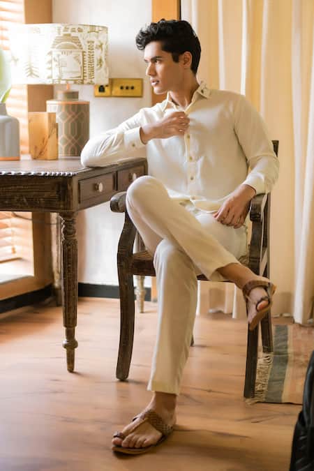 Buy Vaani Beswal Off White Handloom Cotton Embroidery Zain Collar Shirt Online at Aza Fashions Buy_Vaani Beswal_Off White Handloom Cotton Embroidery Zain Collar Shirt _Online_at_Aza_Fashions