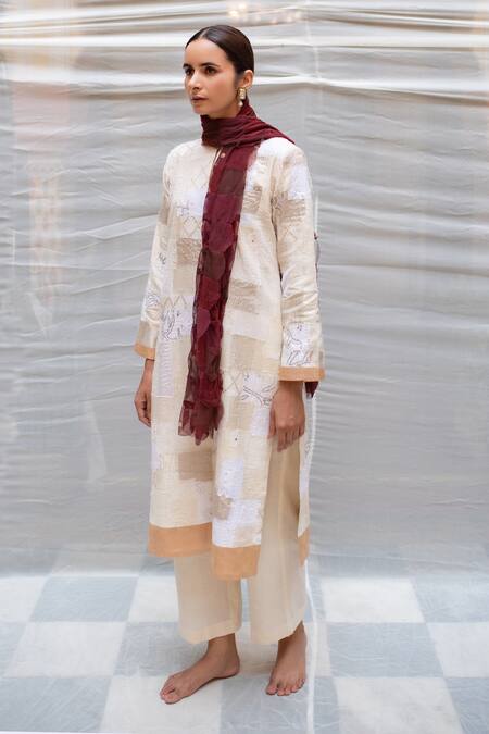 Buy_Priyanka Raajiv_Maroon Abhilasha Patch Work Stole _Online_at_Aza_Fashions