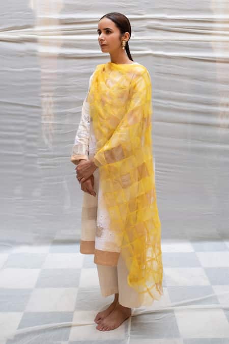 Buy_Priyanka Raajiv_Yellow Patch Work Amba Stole _Online_at_Aza_Fashions