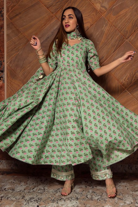 Buy_Pomcha Jaipur_Green Floral V Neck Calico Print Anarkali Set _Online_at_Aza_Fashions