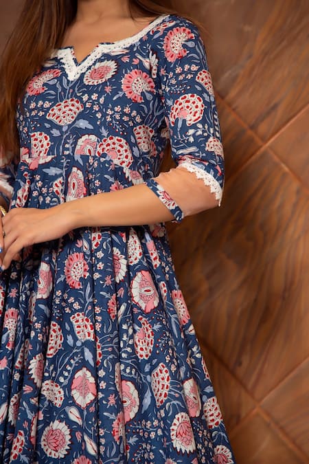 Pomcha Jaipur_Blue Floral, Lace Round Neck Ambar Cotton Print Anarkali Set _at_Aza_Fashions