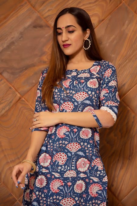 Shop Pomcha Jaipur Blue Dupatta Organza, Kurta And Pant , Lining Sarika Print Set Online at Aza Fashions Shop_Pomcha Jaipur_Blue Dupatta Organza, Kurta And Pant , Lining Sarika Print Set _Online_at_Aza_Fashions