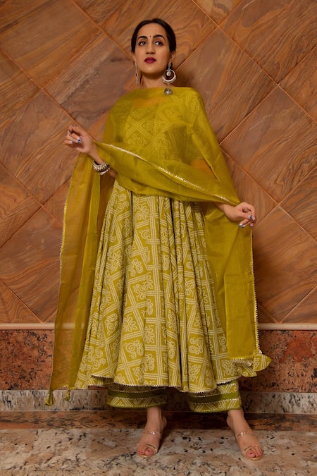 Pomcha Jaipur_Green Bandhani Round Neck Bandhej Cotton Print Anarkali Set _Online_at_Aza_Fashions