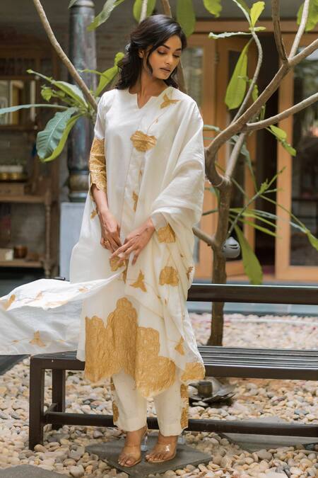 Buy_Vaani Beswal_Ivory Handwoven Malai Chanderi Applique Embroidered Esaa Kurta Trouser Set _Online_at_Aza_Fashions