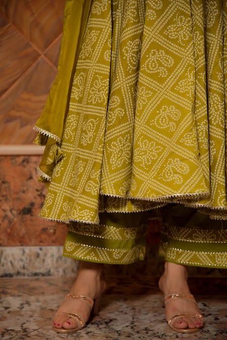 Shop_Pomcha Jaipur_Green Bandhani Round Neck Bandhej Cotton Print Anarkali Set _Online_at_Aza_Fashions