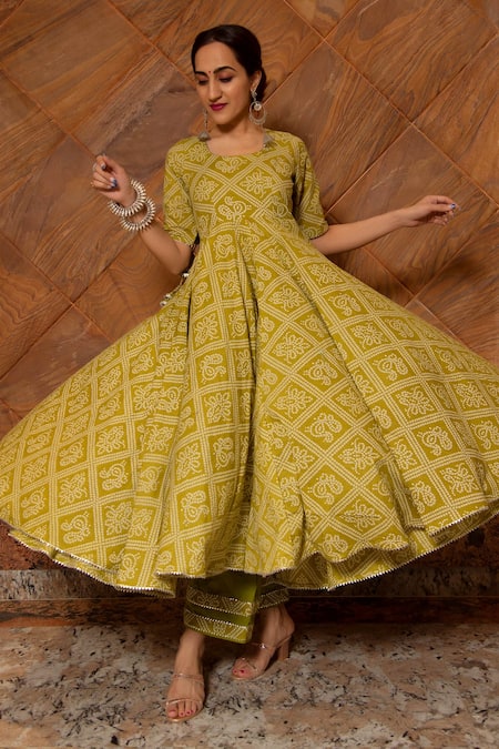 Pomcha Jaipur_Green Bandhani Round Neck Bandhej Cotton Print Anarkali Set _at_Aza_Fashions
