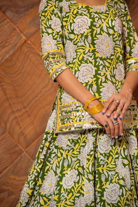 Shop_Pomcha Jaipur_Green Dupatta Organza, Kurta And Skirt Cotton Floral Round Kavya Print Set _Online_at_Aza_Fashions