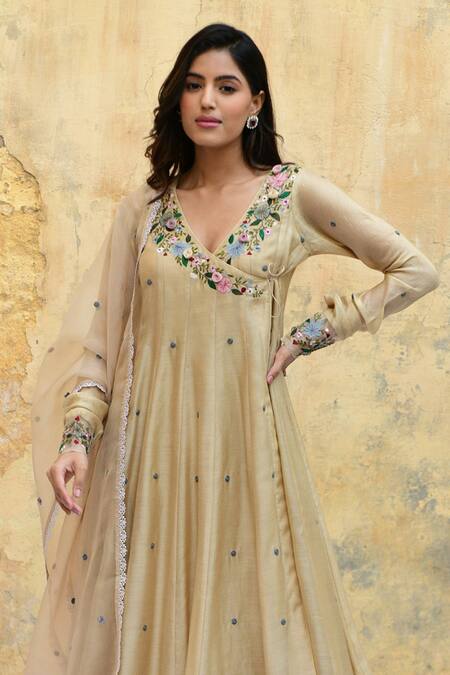 Buy_Label Niti Bothra_Ivory Silk Embroidery V-neck Floral Angarkha Anarkali Set _Online_at_Aza_Fashions