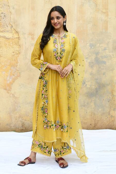 Buy_Label Niti Bothra_Yellow Silk, Bamboo Embroidery, Lace Split V-neck Blooming Flower Kurta Set _Online_at_Aza_Fashions