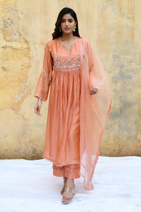 Buy_Label Niti Bothra_Peach Silk Embroidery Split V-neck Flora Kurta And Palazzo Set _Online_at_Aza_Fashions