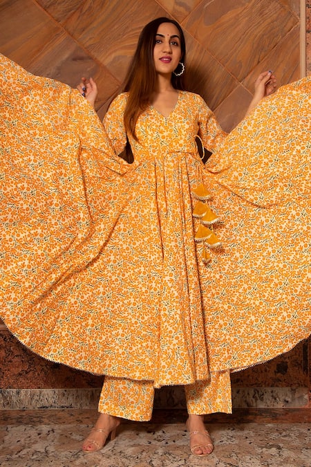 Buy_Pomcha Jaipur_Yellow Anarkali And Pant Cotton, Dupatta Organza Leaf V Neck Suraiya Print Set _Online_at_Aza_Fashions