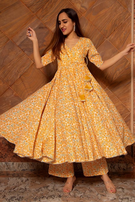 Shop_Pomcha Jaipur_Yellow Anarkali And Pant Cotton, Dupatta Organza Leaf V Neck Suraiya Print Set _Online_at_Aza_Fashions