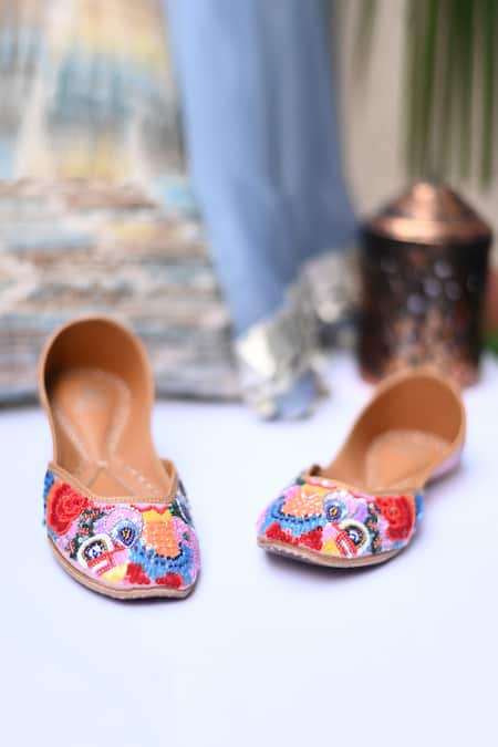 Jutti Express_Peach Embroidered Nirvana Sequin Juttis _Online_at_Aza_Fashions