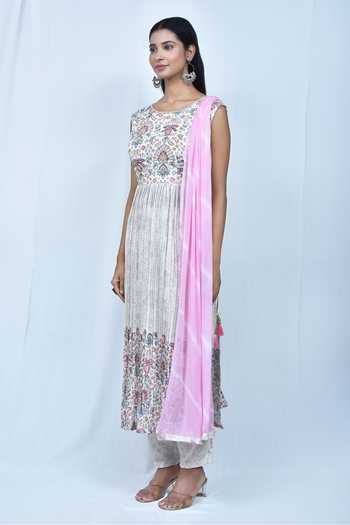 Samyukta Singhania_Cream Georgette Embroidery Round Neck Floral Pattern Fit And Flare Kurta Pant Set_at_Aza_Fashions
