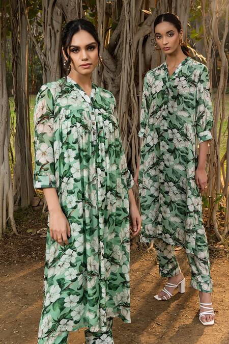 Divi By Sonal Khandelwal_Green Cotton Embroidery V-neck Wild Apple Print Shirt Dress _Online_at_Aza_Fashions