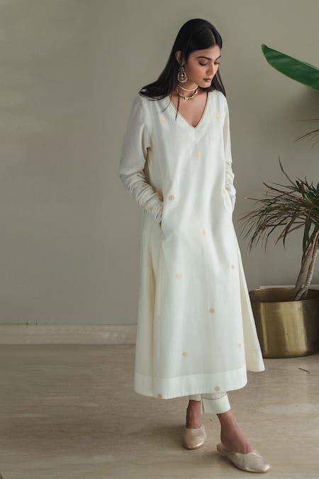 Shorshe Clothing Anu Polka Dots Woven Kurta & Pant Set 