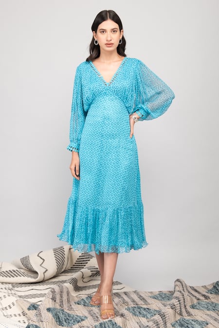 Kalakaari By Sagarika_Blue Chiffon V-neck Geometric Print Midi Dress _Online_at_Aza_Fashions
