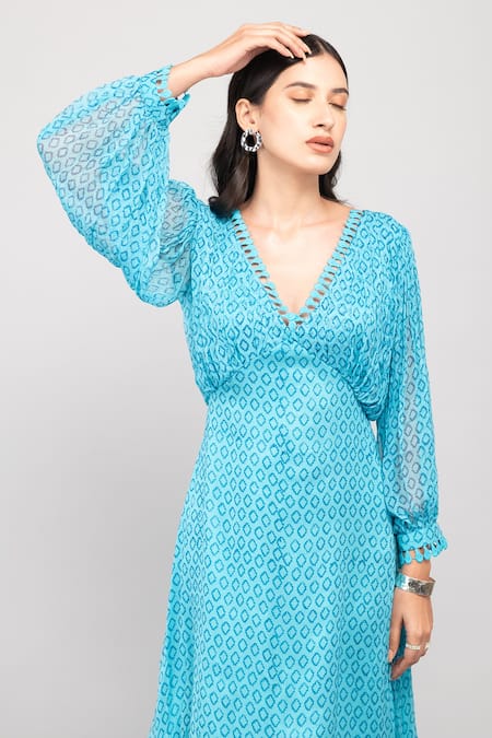 Kalakaari By Sagarika_Blue Chiffon V-neck Geometric Print Midi Dress _at_Aza_Fashions