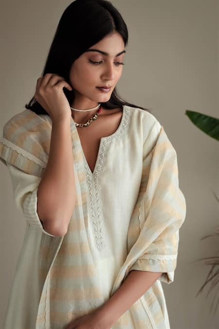Buy_Shorshe Clothing_Ivory Handloom Tissue Stole_Online_at_Aza_Fashions