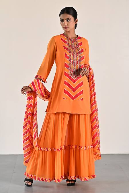 K-Anshika_Coral Georgette Leheriya Beads Round Neck Chevron Pattern Kurta Set With Dupatta _Online_at_Aza_Fashions