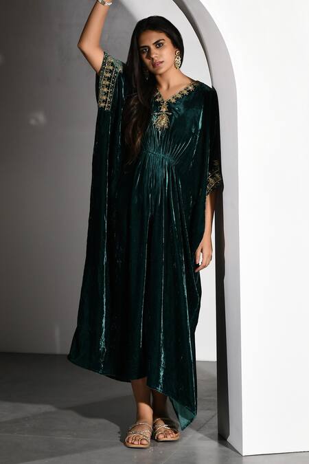 K-Anshika_Green Velvet Embroidery Zari V Neck Neckline Kurta _Online_at_Aza_Fashions