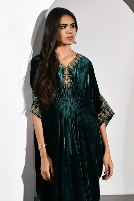Shop_K-Anshika_Green Velvet Embroidery Zari V Neck Neckline Kurta _Online_at_Aza_Fashions