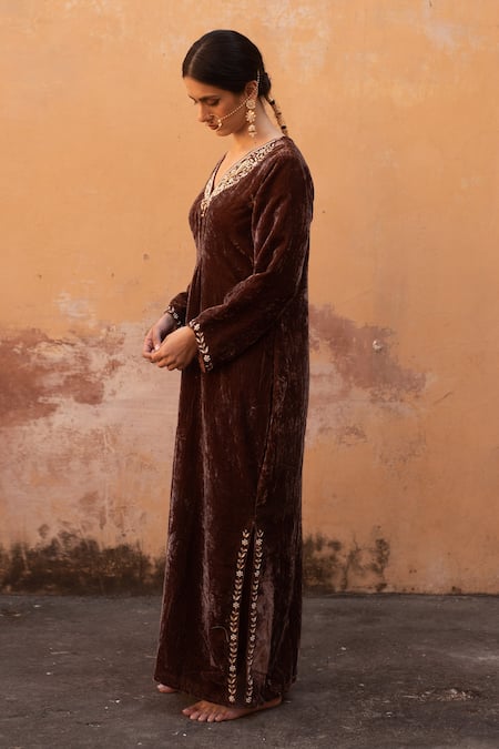 Buy_Avaasya Jaipur_Brown Silk, Velvet Zari, Diamonds V-neck Neckline Embroidered Kaftan _Online_at_Aza_Fashions