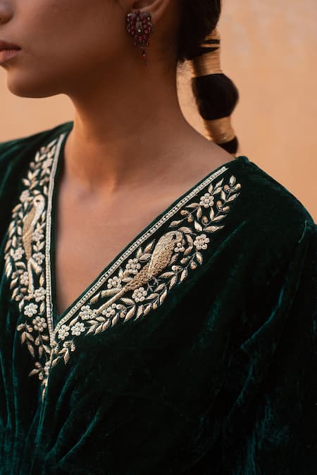 Buy_Avaasya Jaipur_Green Silk, Velvet Zari, Diamonds, Embroidery V-neck Kaftan _Online_at_Aza_Fashions